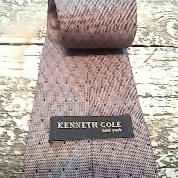 Kenneth Cole tie - Picture 2 of 2